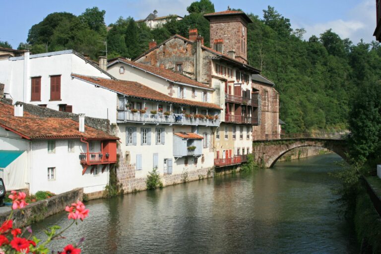 saint-jean-pied-de-port, l'un des plus beaux villages des Pyrénées françaises