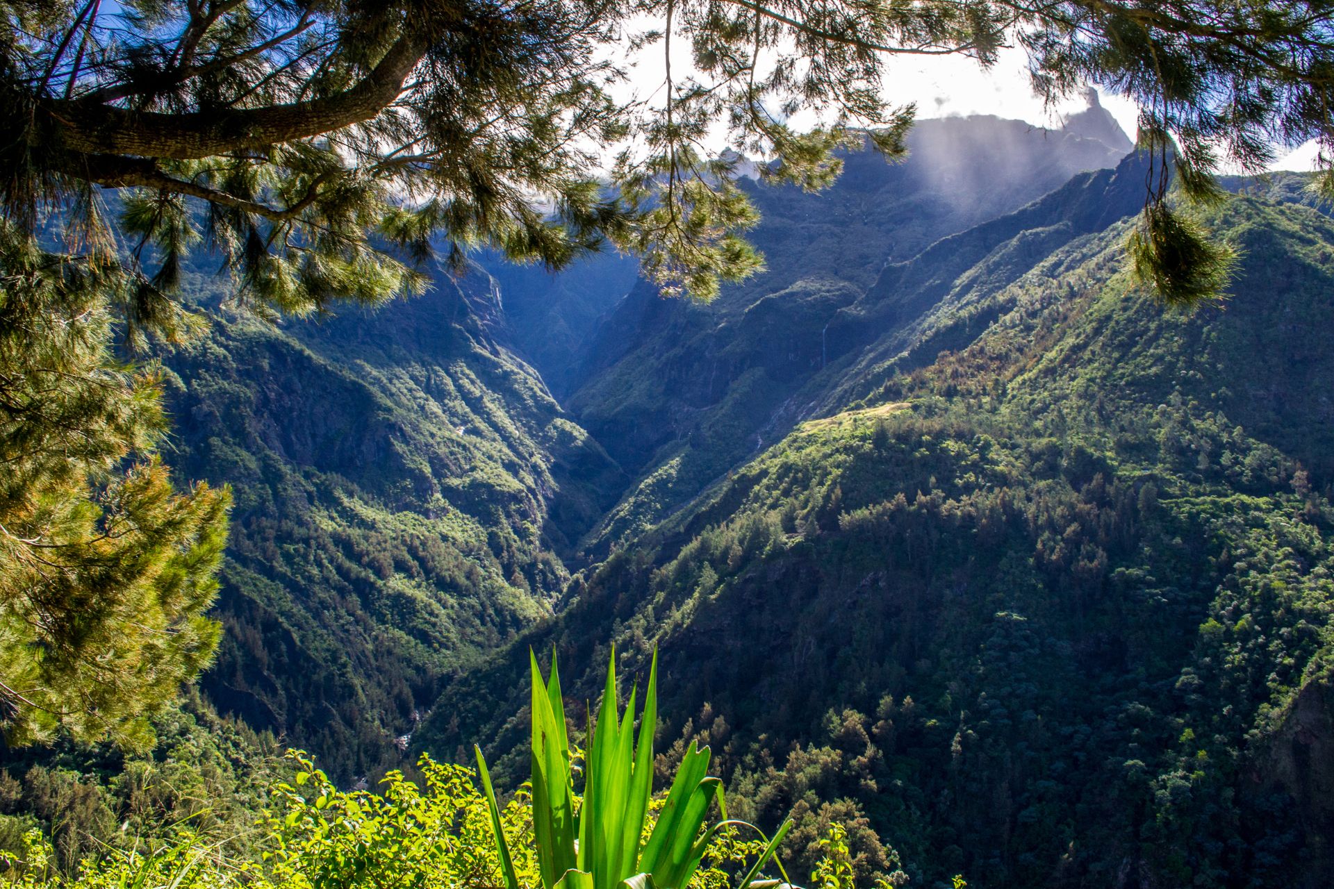 Le cirque de Cilaos est une étape incontournable d'un itinéraire en une semaine à La Réunion