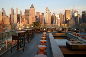vue du rooftop de l'hôtel ink 48 face à l'Hudson à Manhattan